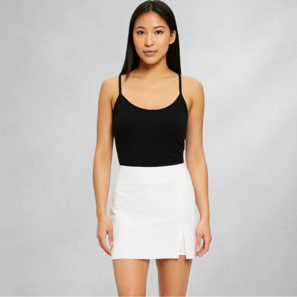 Pull&Bear Womens Skirt M 10 Embroidered  White Mini Short Lined Summer new